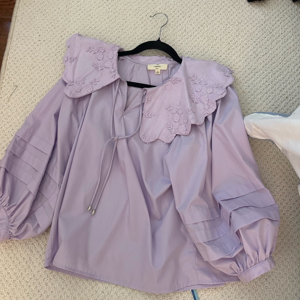Entro lilac scallop Peter Pan collar top!